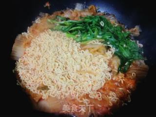 Kimchi Boiled Instant Noodles recipe