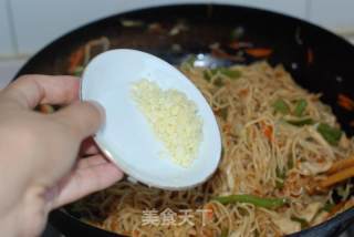 Stir-fried Chicken Noodles-home-cooked Fried Noodles Highly Praised by The Family recipe