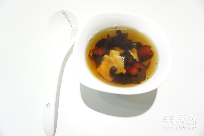 Black Fungus, Angelica and Red Date Soup recipe