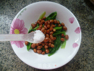 Peanuts Mixed with Lettuce recipe