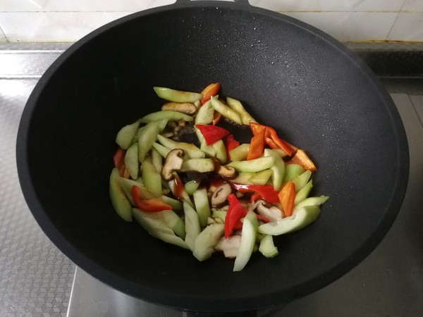 Refreshing Summer, Sauteed Mushrooms with Loofah in Oyster Sauce recipe