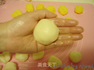 Snowy Mooncakes with Custard Filling recipe