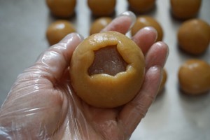 Taro Egg Yolk Mooncake-cantonese-style Mooncake recipe
