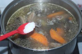 #家常下饭菜# Fungus Carrot Pigeon Soup recipe