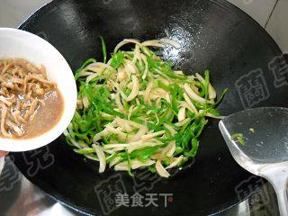 Hot and Sour Green Pepper Shredded Pork recipe