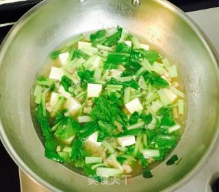 Green Vegetables and Lean Pork Tofu Soup recipe