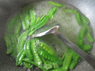 Goji Berry Snow Peas recipe