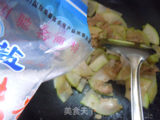 Summer Vegetables are The Most Detoxifying---stir-fried Sliced Pork with Gourd recipe