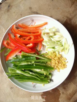 Stir-fried Bitter Gourd with Double Pepper recipe