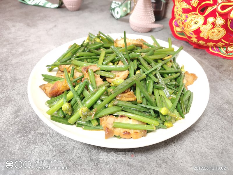 Stir-fried Chinese Chive Hearts with Pork Belly recipe