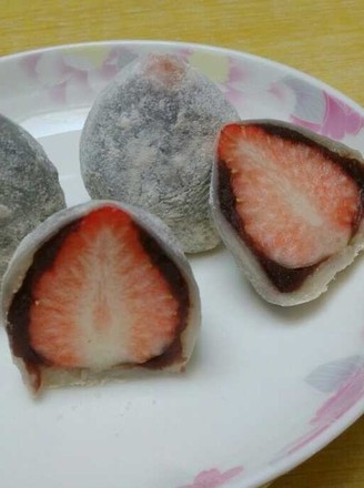 Fragrant Glutinous Sweet Japanese Strawberry Daifuku recipe