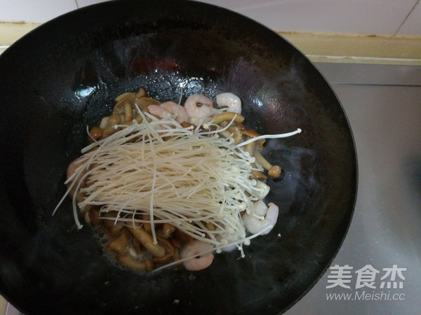 Scallop Mushroom, Lotus Root Slices and Shrimp Soup recipe