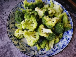 Stir-fried Shrimp with Carrots and Broccoli recipe
