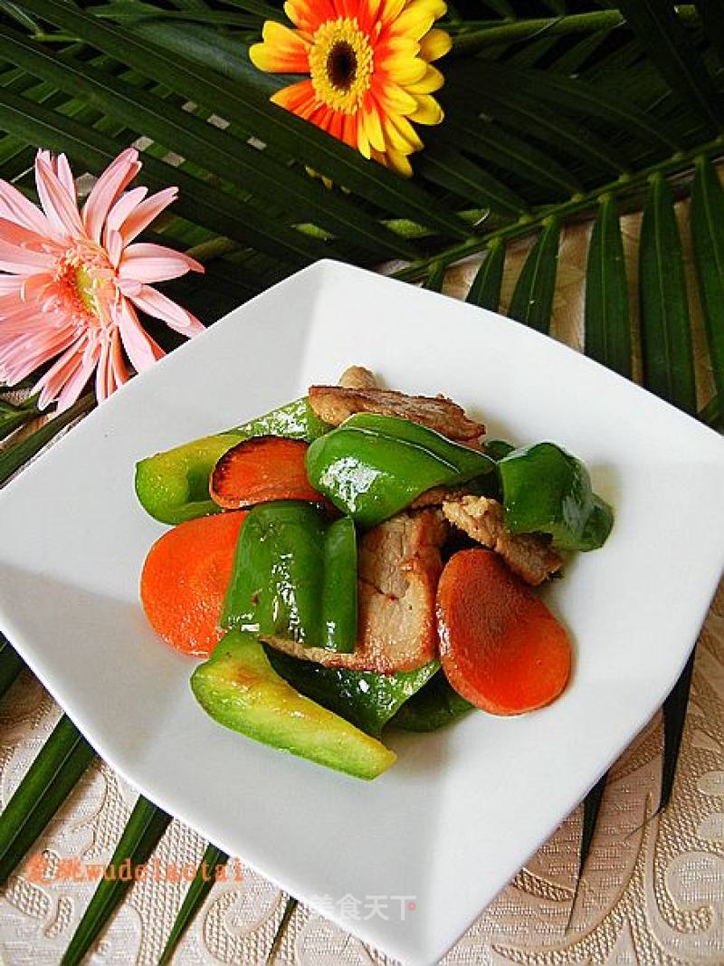 Stir-fried Pork with Carrots and Green Peppers recipe