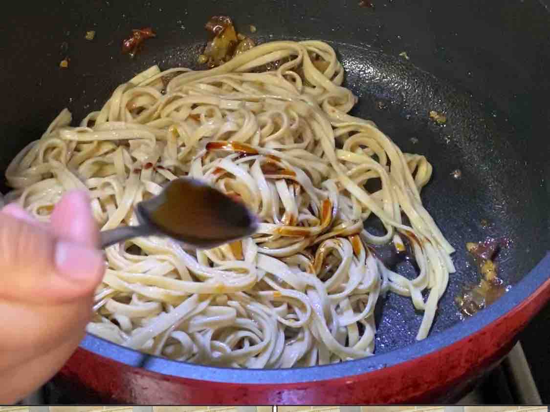 Stir-fried Soba Noodles with Spicy Clam Sauce recipe