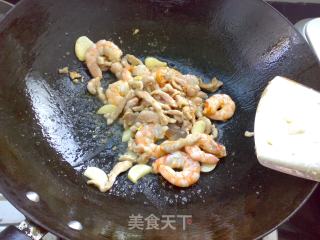 Stir-fried Rice Noodles with Curry Shrimp recipe