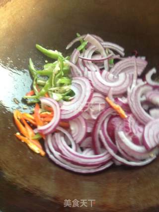 Stir-fried Shredded Beef with Onion recipe