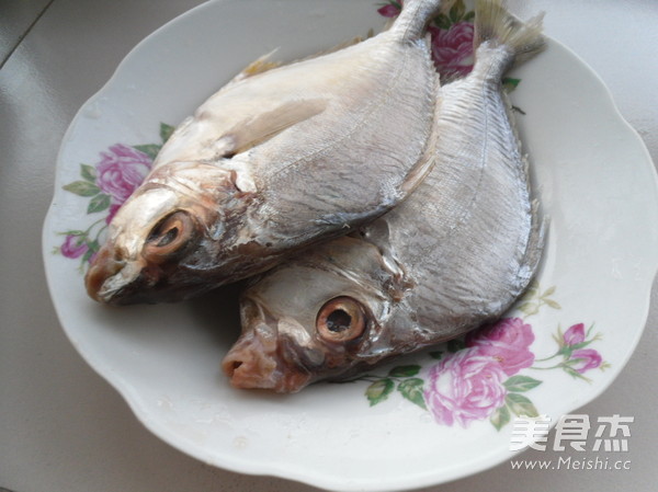 Grilled Pomfret with Garlic recipe