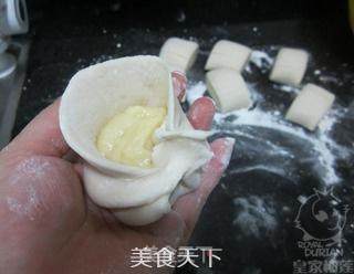 Crispy Durian Bun recipe