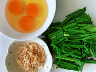 Scrambled Eggs with Leek and Shrimp Skin recipe