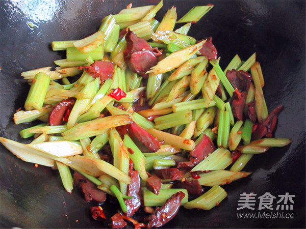 Celery Stir-fried Double-cooked Duck Gizzards recipe