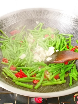 Stir-fried Water Spinach Stems recipe