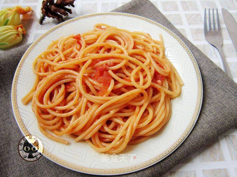 Pasta with Tomato and Onion Stew recipe
