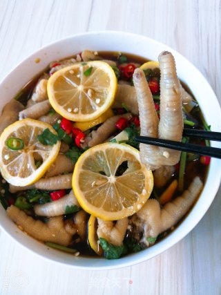 Internet Celebrity Food-"lemon Fragrant Chicken Feet" recipe