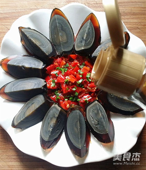 Chopped Pepper Preserved Egg recipe