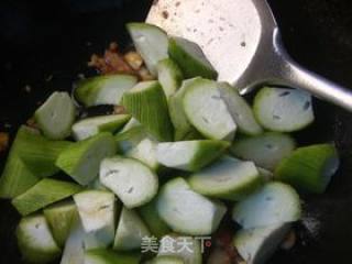 Fried Loofah with Shellfish recipe