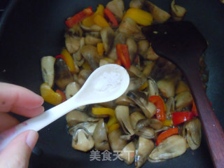 Vegetarian Dishes are Also Nutritious--sweet Pepper and Straw Mushrooms recipe