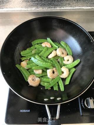 Fried Shrimp with Snow Pea recipe