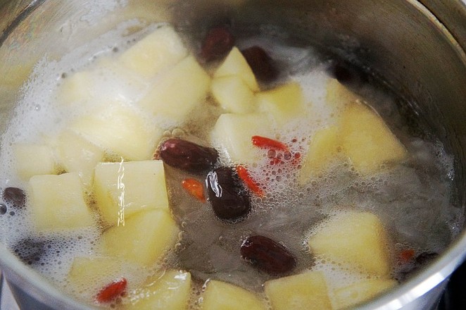 Tremella and Apple Soup recipe