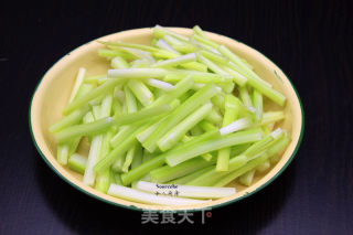Lose Weight in Spring, Start with Cold Celery recipe
