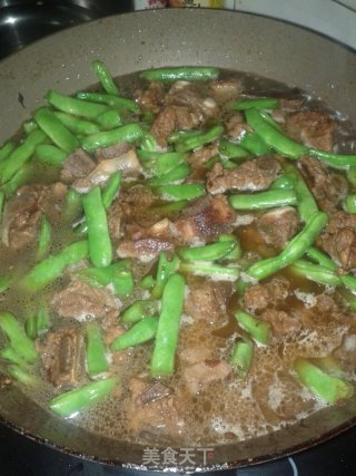 Hand-made Noodles are Also Steamed in The Sauna-----simmered Noodles with Beans and Ribs recipe