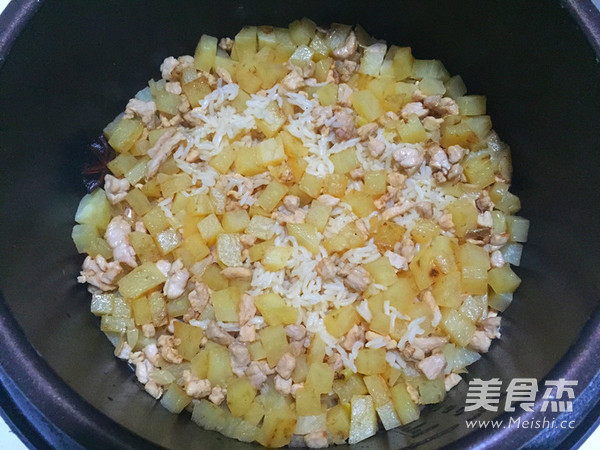 Potatoes and Lean Meat Braised Rice recipe