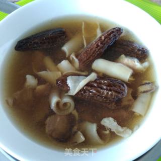 Stewed Pork Tendons with Eel and Morels recipe