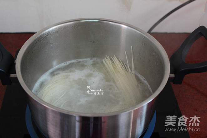 Smooth and Fragrant Beef Noodle recipe