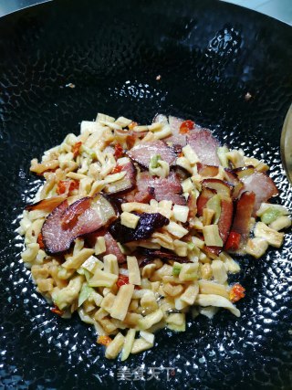 Stir-fried Bacon with Dried Radish recipe