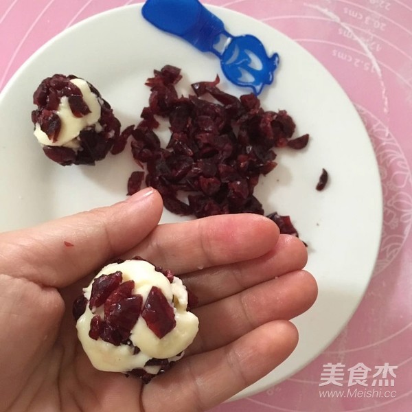 Cheese Cranberry Snowy Mooncakes recipe