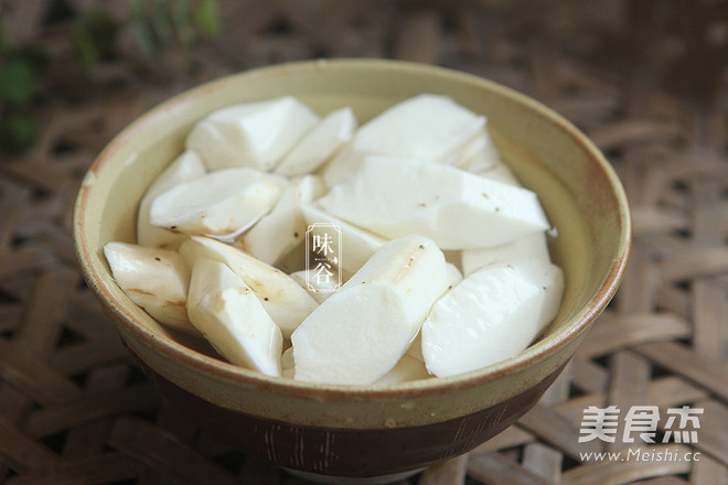 Yam Peanut Eyebrow Bean Chicken Feet Soup recipe