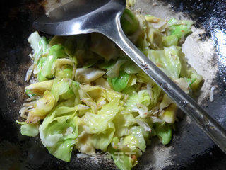 Stir-fried Beef Cabbage with Shrimp Skin and Bamboo Tips recipe