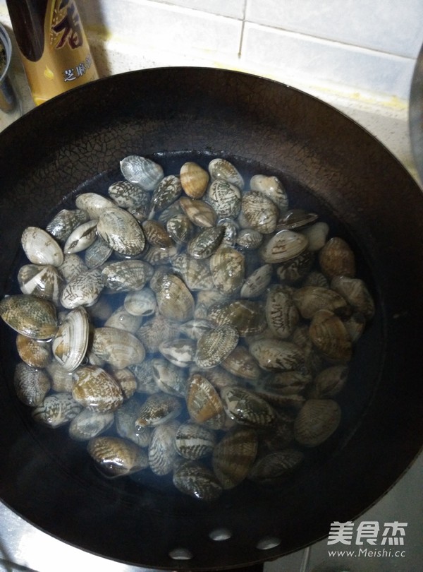 Stir-fried Clams with Chili Sauce recipe