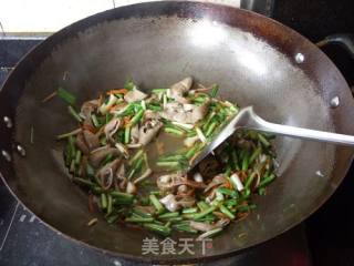 Stir-fried Fatty Sausage with Homemade Garlic Leaves recipe