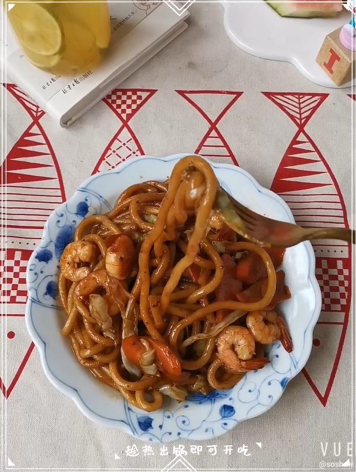 Fried Udon with Black Pepper and Shrimp recipe