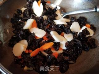 Stir-fried Fungus with Fresh Lily and Yam recipe