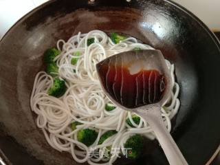 Broccoli Fish Cake Boiled Rice Noodles recipe