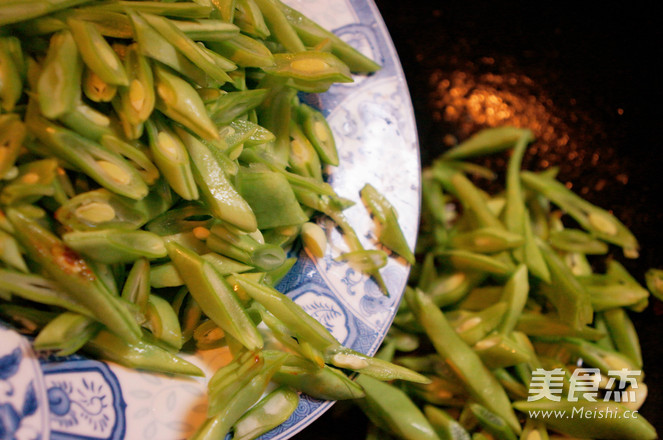 Stir-fried Chicken Gizzards with Beans recipe