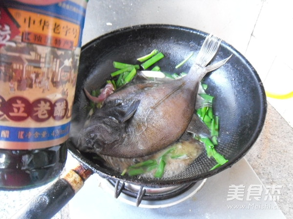 Braised Fish with Scallions recipe