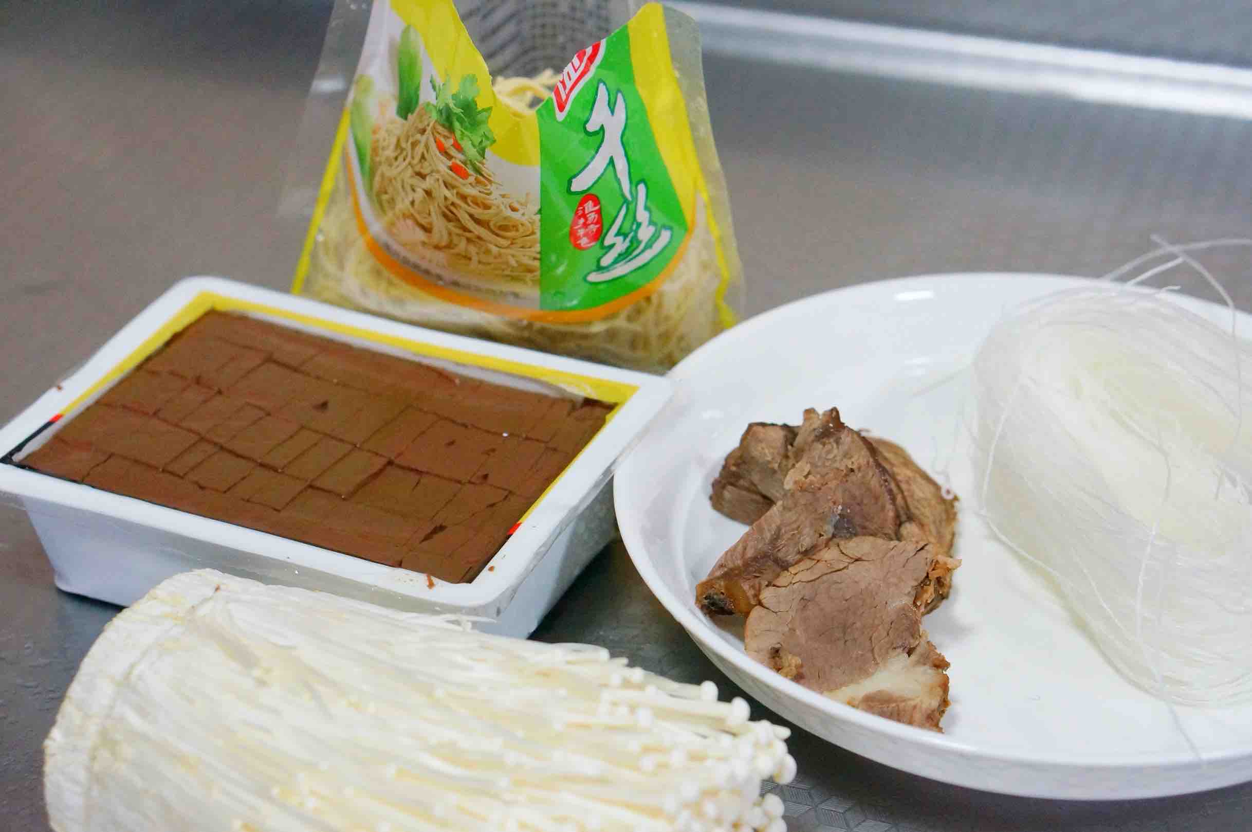 Beef Duck Blood Vermicelli Soup recipe